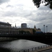 باريس والمطر