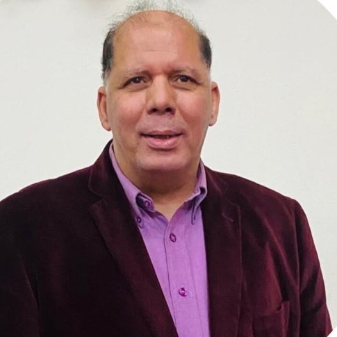 القراءة بين العقلنة والرقمنة  بقلم: د. محمد لبيب